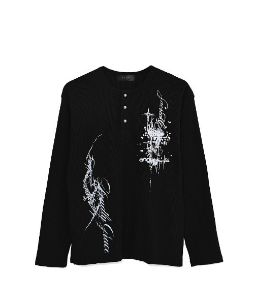RUDOL(ルドル)の「『RUDOL/ルドル』グラフィックプリントワッフルヘンリーネックロンT(Tシャツ/カットソー・メンズ・ブラック/ホワイト・L/M)」の20枚目の写真