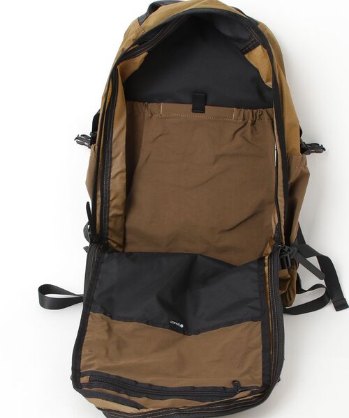 THE BAREFOOT(ベアフット)の「【 CROSTER DRAGON / クロスタードラゴン 】 FR SERIES バックパック 34L CRI(バックパック/リュック・メンズ・ベージュ/ブラック/グレー・FREE)」の5枚目の写真