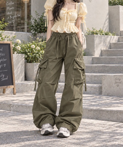 Silly(シリー)の「【ルーズシルエットでこなれ見え】ドロストワイドカーゴパンツ(カーゴパンツ・レディース・カーキ/アイボリー/ブラック・MEDIUM/LARGE)」の11枚目の写真