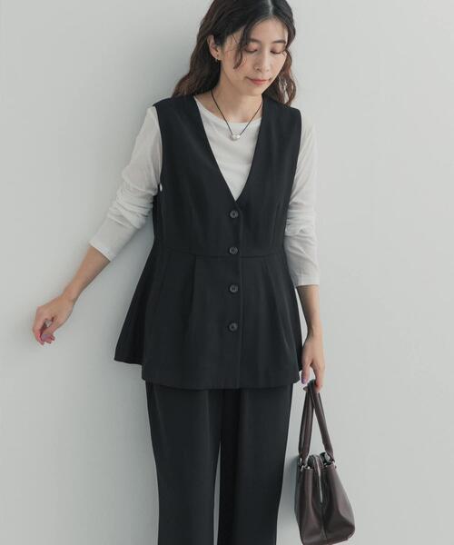 URBAN RESEARCH DOORS(アーバンリサーチドアーズ)の「ペプラムベスト付きイージーパンツ | セットアップ/きれいめ/お仕事/通勤/七五三(セットアップ・レディース・ブラック/チャコールグレー・MEDIUM/SMALL)」の2枚目の写真