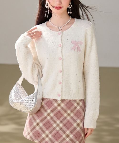LUCPY(ラクピー)の「リボン刺繍フェザーニットカーディガン(カーディガン/ボレロ・レディース・ホワイト・X-LARGE/LARGE/MEDIUM/SMALL)」の4枚目の写真