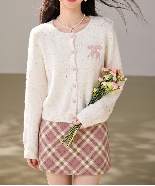 LUCPY(ラクピー)の「リボン刺繍フェザーニットカーディガン(カーディガン/ボレロ・レディース・ホワイト・X-LARGE/LARGE/MEDIUM/SMALL)」の6枚目の写真