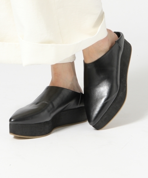 A part by（アパートバイ）の「アツゾコバブーシュ 724151 （その他シューズ・レディース・ブラック/ホワイト・38/24.5cm/37/23.5cm）」の2枚目の写真