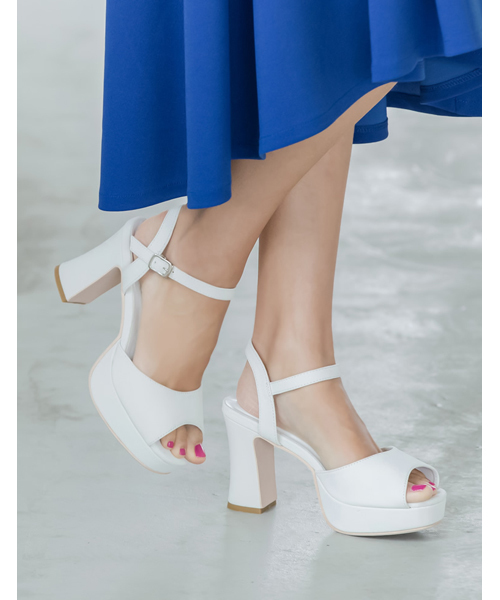 Re:EDIT（リエディ）の「[抜け感たっぷりな華奢見えサンダル]アンクルストラップチャンキーヒールサンダルシューズ/サンダル/ヒールサンダル[リエディ]（サンダル・レディース・ホワイト/マスタード/ピンク/レッド/ウッド/ブルー/ブラック/キャメル・X-LARGE/SMALL/LARGE/MEDIUM）」の2枚目の写真