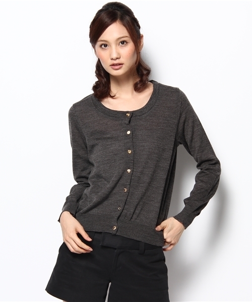 DISCOAT（ディスコート）の「アンティーク釦クルーカーディガン（カーディガン/ボレロ・レディース・ベージュ/レッド/グリーン/チャコールグレー・ﾌﾘ-）」の2枚目の写真