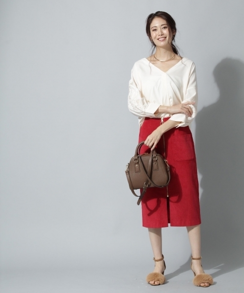 Andemiu（アンデミュウ）の「ソデシシュウヌケエリブラウス769083（シャツ/ブラウス・レディース・カーキ/アイボリー/ネイビー・FREE）」の5枚目の写真