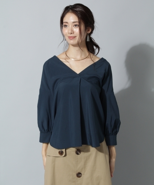 Andemiu（アンデミュウ）の「ソデシシュウヌケエリブラウス769083（シャツ/ブラウス・レディース・カーキ/アイボリー/ネイビー・FREE）」の7枚目の写真