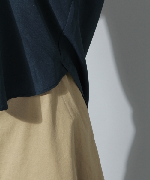 Andemiu（アンデミュウ）の「ソデシシュウヌケエリブラウス769083（シャツ/ブラウス・レディース・カーキ/アイボリー/ネイビー・FREE）」の13枚目の写真