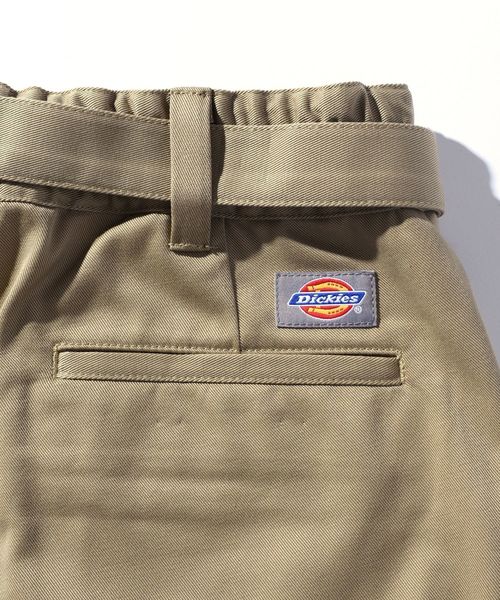 Dickies(ディッキーズ)の「【OCEANS 7月号掲載】DICKIES: 別注 BELTED ショーツ■(その他パンツ・メンズ・ライトブルー/ブラック/ベージュ/ネイビー・28/30/32/34)」の7枚目の写真