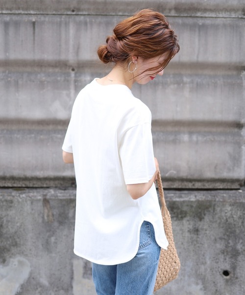 reca(レカ)の「スリット入りラウンド無地 Tシャツ(Tシャツ/カットソー・レディース・オフホワイト/ブラック/グレー/モカ・FREE)」の5枚目の写真