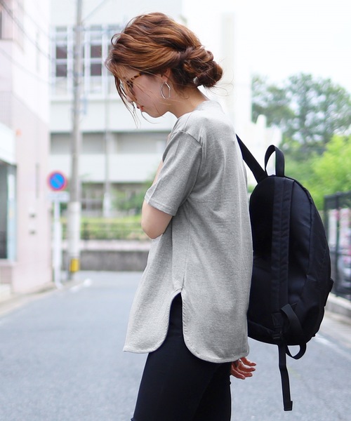 reca(レカ)の「スリット入りラウンド無地 Tシャツ(Tシャツ/カットソー・レディース・オフホワイト/ブラック/グレー/モカ・FREE)」の8枚目の写真
