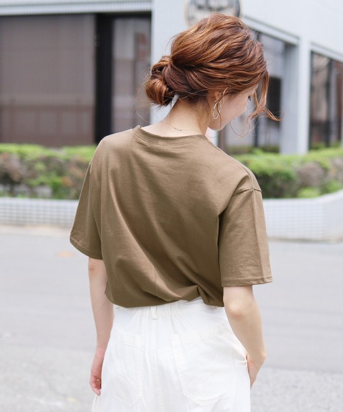 reca(レカ)の「スリット入りラウンド無地 Tシャツ(Tシャツ/カットソー・レディース・オフホワイト/ブラック/グレー/モカ・FREE)」の6枚目の写真