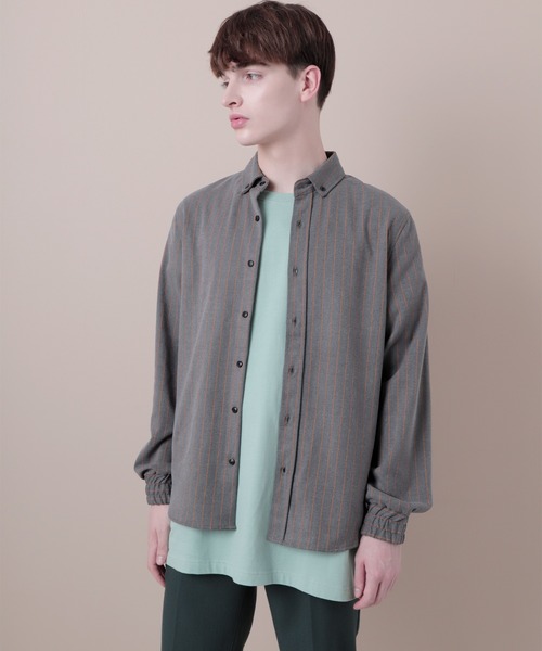 EMMA CLOTHES(エマクローズ)の「シャーリングスリーブ ボタンダウンストライプ柄シャツ(シャツ/ブラウス・メンズ・ブラック/グレー・M/L)」の5枚目の写真