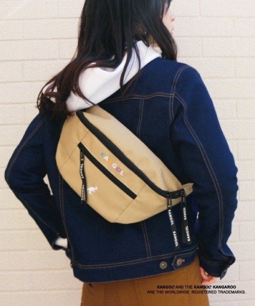 KANGOL（カンゴール）の「【 KANGOL / カンゴール 】 カラフルロゴ プリント ウェストバッグ（ボディバッグ/ウエストポーチ・メンズ・ブラック/ベージュ/グレー/ブラック×ホワイト・FREE）」の4枚目の写真