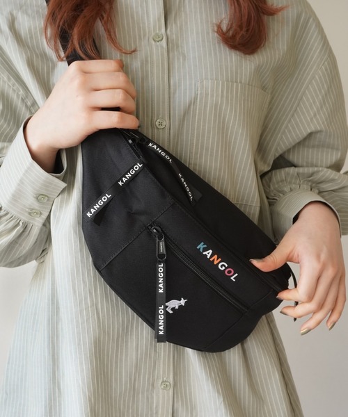 KANGOL（カンゴール）の「【 KANGOL / カンゴール 】 カラフルロゴ プリント ウェストバッグ（ボディバッグ/ウエストポーチ・メンズ・ブラック/ベージュ/グレー/ブラック×ホワイト・FREE）」の2枚目の写真