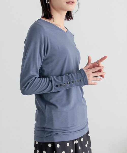 n'OrLABEL(ノアールレーベル)の「【吸湿発熱・保温】スクエア&Vネック2wayロンT(Tシャツ/カットソー・レディース・ブラック/アイボリー/モカ/バーガンディー/グレイッシュブルー/チャコール/ダークグレー/ネイビー・LL/M/L)」の7枚目の写真