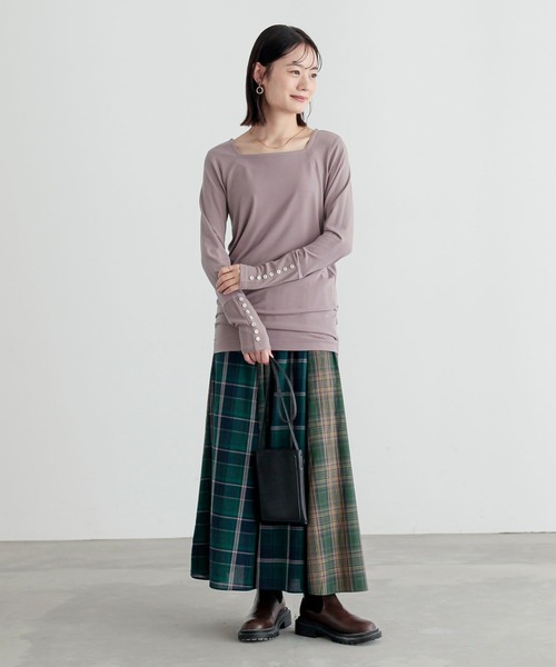 n'OrLABEL(ノアールレーベル)の「【吸湿発熱・保温】スクエア&Vネック2wayロンT(Tシャツ/カットソー・レディース・ブラック/アイボリー/モカ/バーガンディー/グレイッシュブルー/チャコール/ダークグレー/ネイビー・LL/M/L)」の21枚目の写真