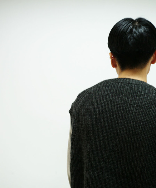 KAIKO(カイコー)の「KAIKO LOOSE C.N KNIT VEST(ニット/セーター・メンズ・ライトグレー/ブラック/ダークグレー・S/M)」の15枚目の写真