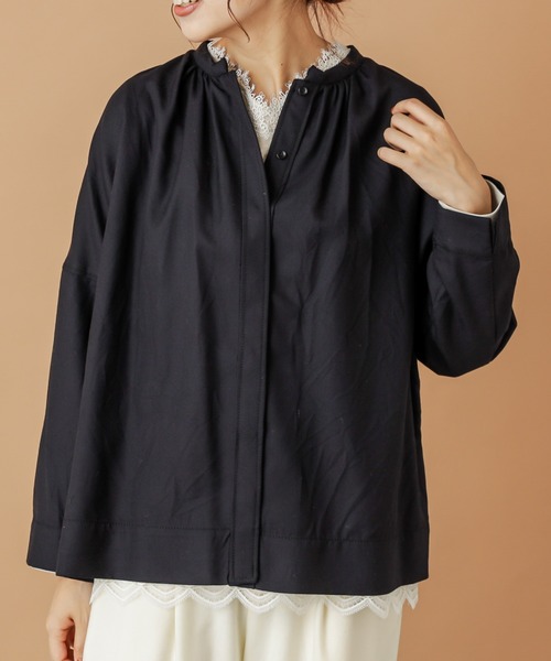 PUAL CE CIN(ピュアルセシン)の「【kanocoさん着用】チビスタンド前開きブラウス(Tシャツ/カットソー・レディース・チャコールグレー/ネイビー・FREE)」の2枚目の写真