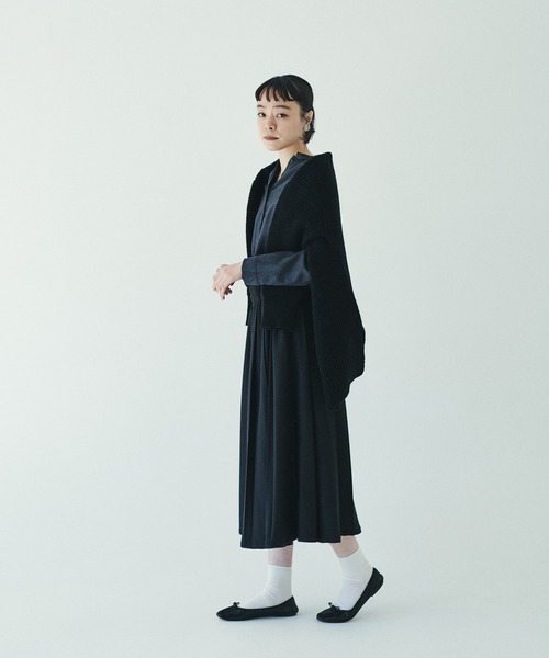 PUAL CE CIN(ピュアルセシン)の「【kanocoさん着用】チビスタンド前開きブラウス(Tシャツ/カットソー・レディース・チャコールグレー/ネイビー・FREE)」の7枚目の写真