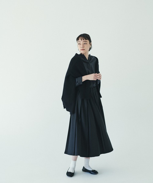 PUAL CE CIN(ピュアルセシン)の「【kanocoさん着用】チビスタンド前開きブラウス(Tシャツ/カットソー・レディース・チャコールグレー/ネイビー・FREE)」の6枚目の写真