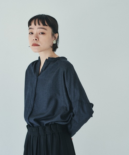 PUAL CE CIN(ピュアルセシン)の「【kanocoさん着用】チビスタンド前開きブラウス(Tシャツ/カットソー・レディース・チャコールグレー/ネイビー・FREE)」の9枚目の写真