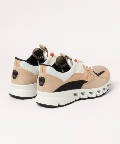 ECCO(エコー)の「ECCO MULTI-VENT M(スニーカー・メンズ・ベージュ・40/42/41/43/39)」の2枚目の写真