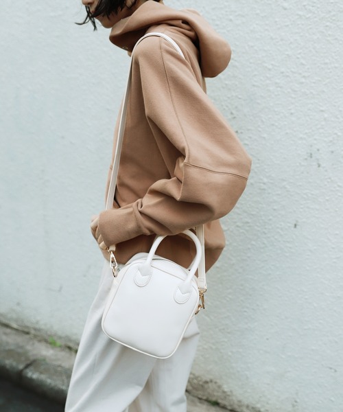 LAKOLE（ラコレ）の「スクエアボストンショルダーバッグ / LAKOLE（ショルダーバッグ・レディース・ブラック/オフホワイト・FREE）」の2枚目の写真