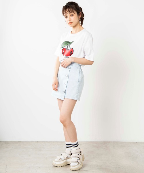 WEGO(ウィゴー)の「WEGO/CHERRYプリントTシャツ(Tシャツ/カットソー・レディース・ホワイト/ブラック・MEDIUM/SMALL/LARGE)」の5枚目の写真