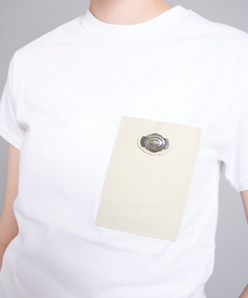 FUMIE TANAKA（フミエタナカ）の「【FUMIE=TANAKA(フミエタナカ)】レザーポケットTシャツ　F20S-33（Tシャツ/カットソー・レディース・ホワイト/キャメル/ネイビー・1）」の11枚目の写真