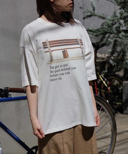 Right-on（ライトオン）の「ムービーＴシャツ（Tシャツ/カットソー・メンズ・ブラック/オフホワイト/ホワイト×ホワイト/ベージュ/サックスブルー/ホワイト・L/M/XL）」の2枚目の写真