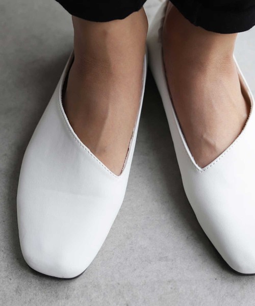 antiqua（アンティカ）の「アシメカットパンプス（パンプス・レディース・ホワイト/ブラック・LL/S/M/L）」の3枚目の写真