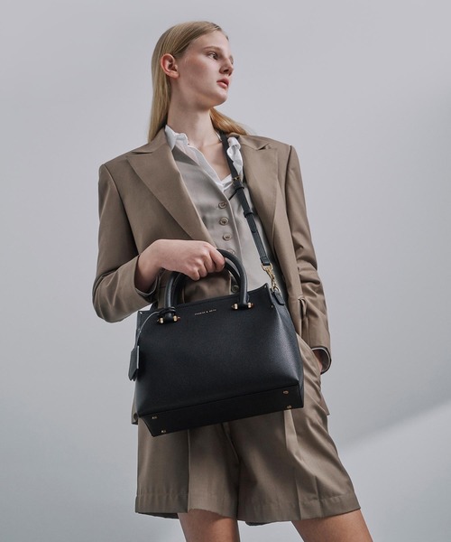CHARLES & KEITH(チャールズ & キース)の「ダブルハンドル トートバッグ / Double Handle Tote Bag(トートバッグ・レディース・ブラック/グレー/レッド/カーキ/ダークブルー・L)」の10枚目の写真