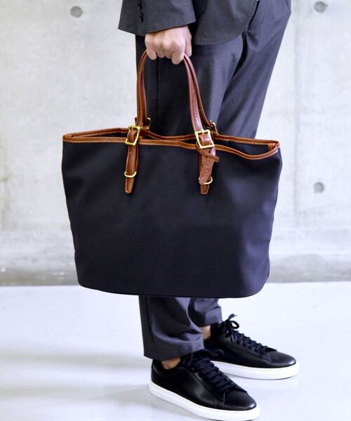 SHIPS（シップス）の「SHIPS: フェイクスエード×レザー ポーチ付き トートバッグ（トートバッグ・メンズ・ブラック/カーキ/ネイビー・ONE SIZE）」の3枚目の写真