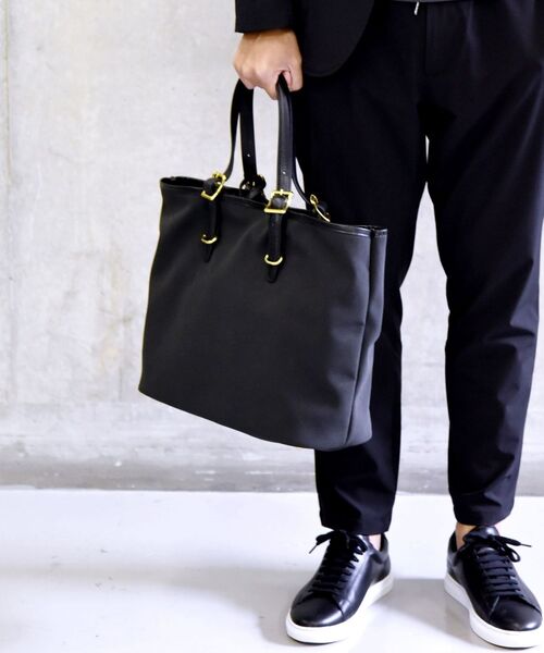 SHIPS（シップス）の「SHIPS: フェイクスエード×レザー ポーチ付き トートバッグ（トートバッグ・メンズ・ブラック/カーキ/ネイビー・ONE SIZE）」の4枚目の写真