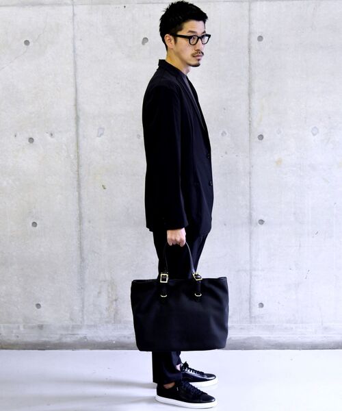 SHIPS（シップス）の「SHIPS: フェイクスエード×レザー ポーチ付き トートバッグ（トートバッグ・メンズ・ブラック/カーキ/ネイビー・ONE SIZE）」の8枚目の写真