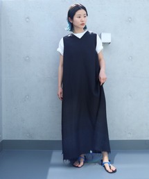 プレーンファブリックVネックワンピース