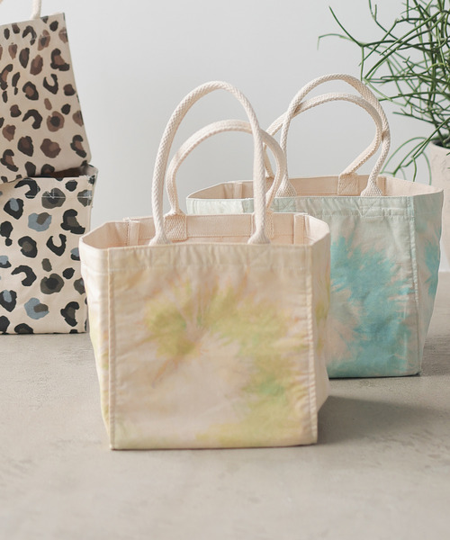 Lilas Campbell（リラキャンベル）の「・リラキャンベル　タイダイptトート＊（トートバッグ・レディース・イエロー/ブルー・FREE）」の2枚目の写真