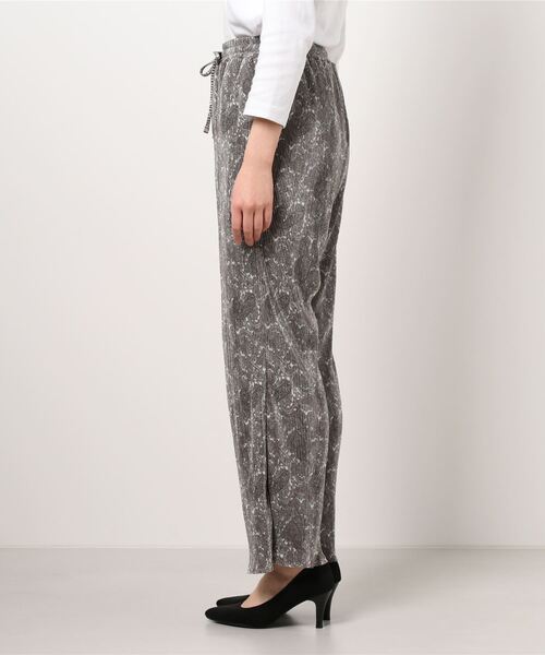 koe（コエ）の「ぺイズリープリーツパンツ*（その他パンツ・レディース・ベージュ/サックスブルー・FREE）」の4枚目の写真