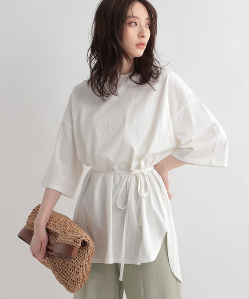 Andemiu(アンデミュウ)の「スリットTシャツ948009(Tシャツ/カットソー・レディース・オフホワイト/ブラック/ブラウン・FREE)」の2枚目の写真