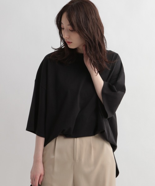 Andemiu(アンデミュウ)の「スリットTシャツ948009(Tシャツ/カットソー・レディース・オフホワイト/ブラック/ブラウン・FREE)」の1枚目の写真