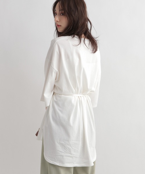 Andemiu(アンデミュウ)の「スリットTシャツ948009(Tシャツ/カットソー・レディース・オフホワイト/ブラック/ブラウン・FREE)」の9枚目の写真