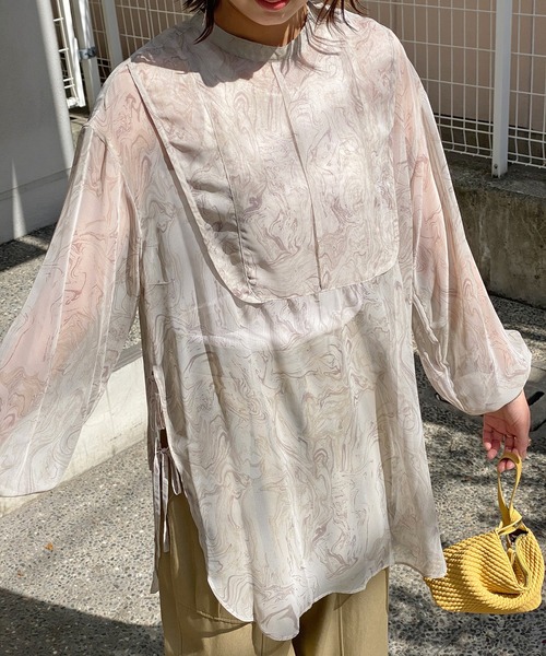 Marient（マリエント）の「マーブルシアーカフタンPO/シフォンブラウス（シャツ/ブラウス・レディース・ベージュ/ブラウン・FREE）」の4枚目の写真