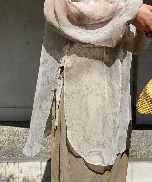 Marient（マリエント）の「マーブルシアーカフタンPO/シフォンブラウス（シャツ/ブラウス・レディース・ベージュ/ブラウン・FREE）」の6枚目の写真