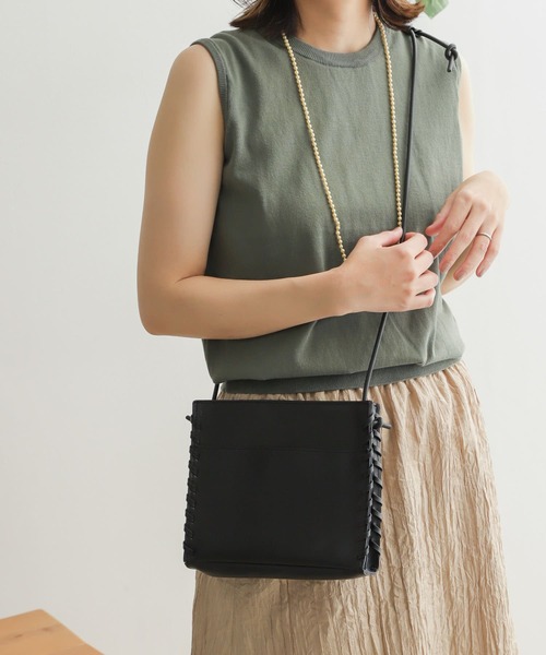 URBAN RESEARCH DOORS（アーバンリサーチドアーズ）の「ラバーストリングショルダーバッグ（ショルダーバッグ・レディース・ホワイト/ブラック・ONE）」の2枚目の写真