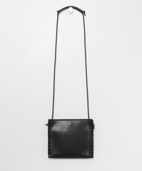 URBAN RESEARCH DOORS（アーバンリサーチドアーズ）の「ラバーストリングショルダーバッグ（ショルダーバッグ・レディース・ホワイト/ブラック・ONE）」の11枚目の写真