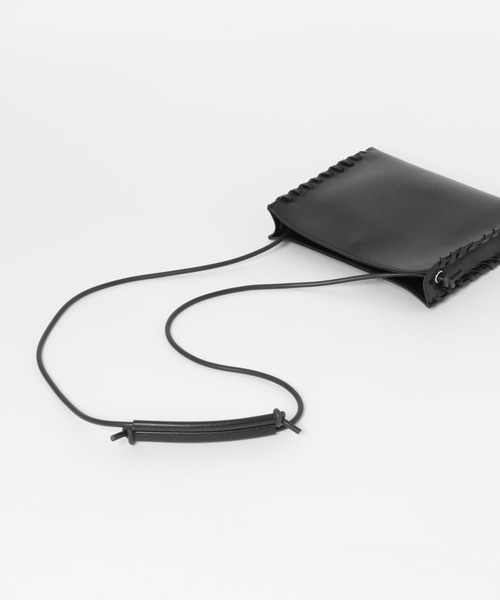 URBAN RESEARCH DOORS（アーバンリサーチドアーズ）の「ラバーストリングショルダーバッグ（ショルダーバッグ・レディース・ホワイト/ブラック・ONE）」の13枚目の写真