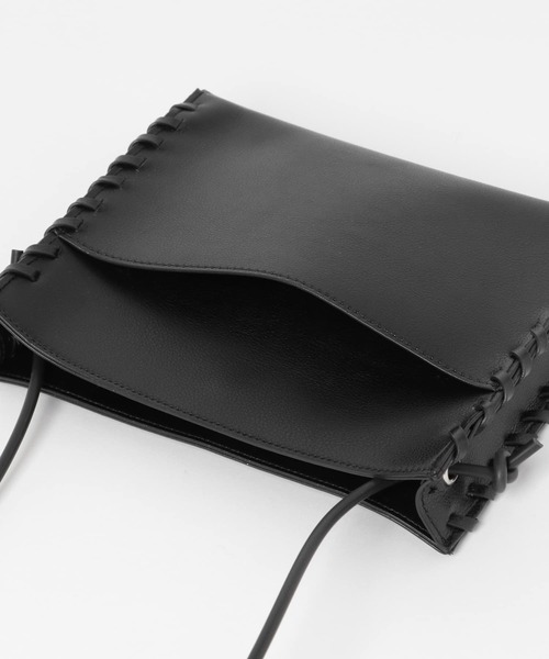 URBAN RESEARCH DOORS（アーバンリサーチドアーズ）の「ラバーストリングショルダーバッグ（ショルダーバッグ・レディース・ホワイト/ブラック・ONE）」の6枚目の写真