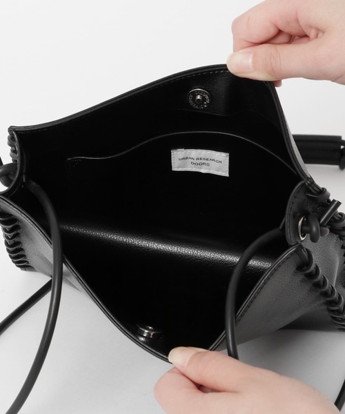 URBAN RESEARCH DOORS（アーバンリサーチドアーズ）の「ラバーストリングショルダーバッグ（ショルダーバッグ・レディース・ホワイト/ブラック・ONE）」の8枚目の写真