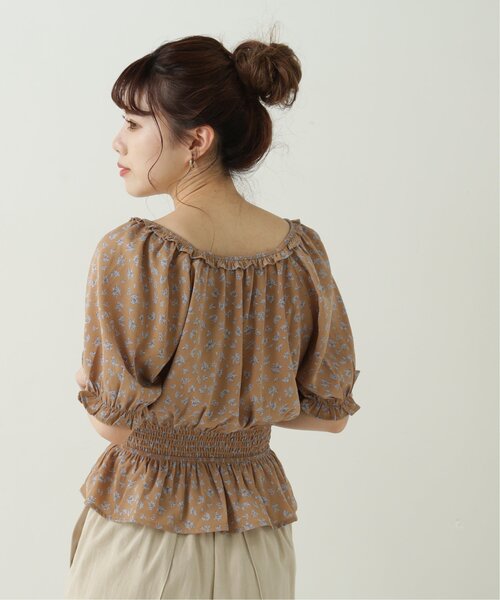 RAY CASSIN（レイカズン）の「飛び花柄シャーリングブラウス（シャツ/ブラウス・レディース・ネイビー/ベージュ/キナリ・FREE）」の9枚目の写真